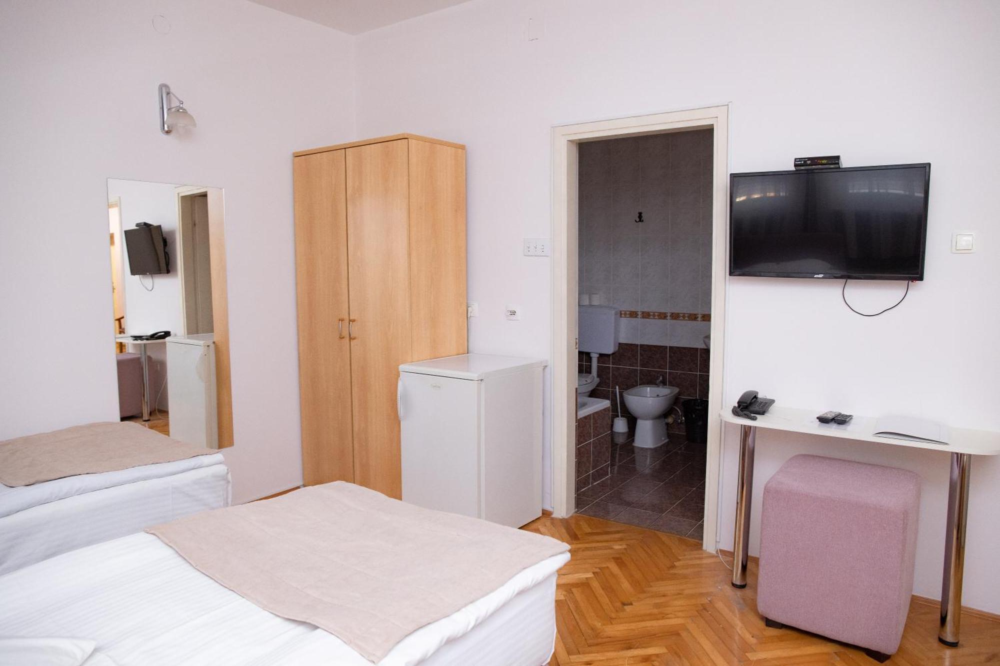 Bosanski Novi Motel New Sanatron מראה חיצוני תמונה