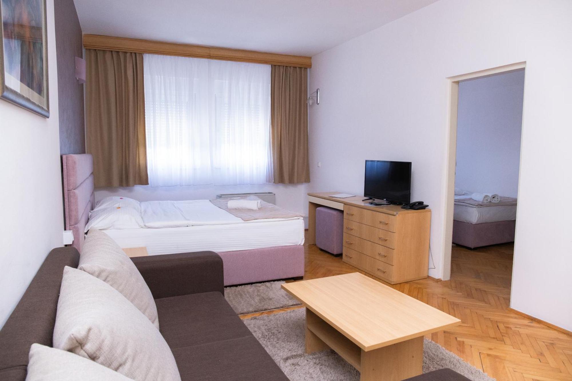 Bosanski Novi Motel New Sanatron מראה חיצוני תמונה