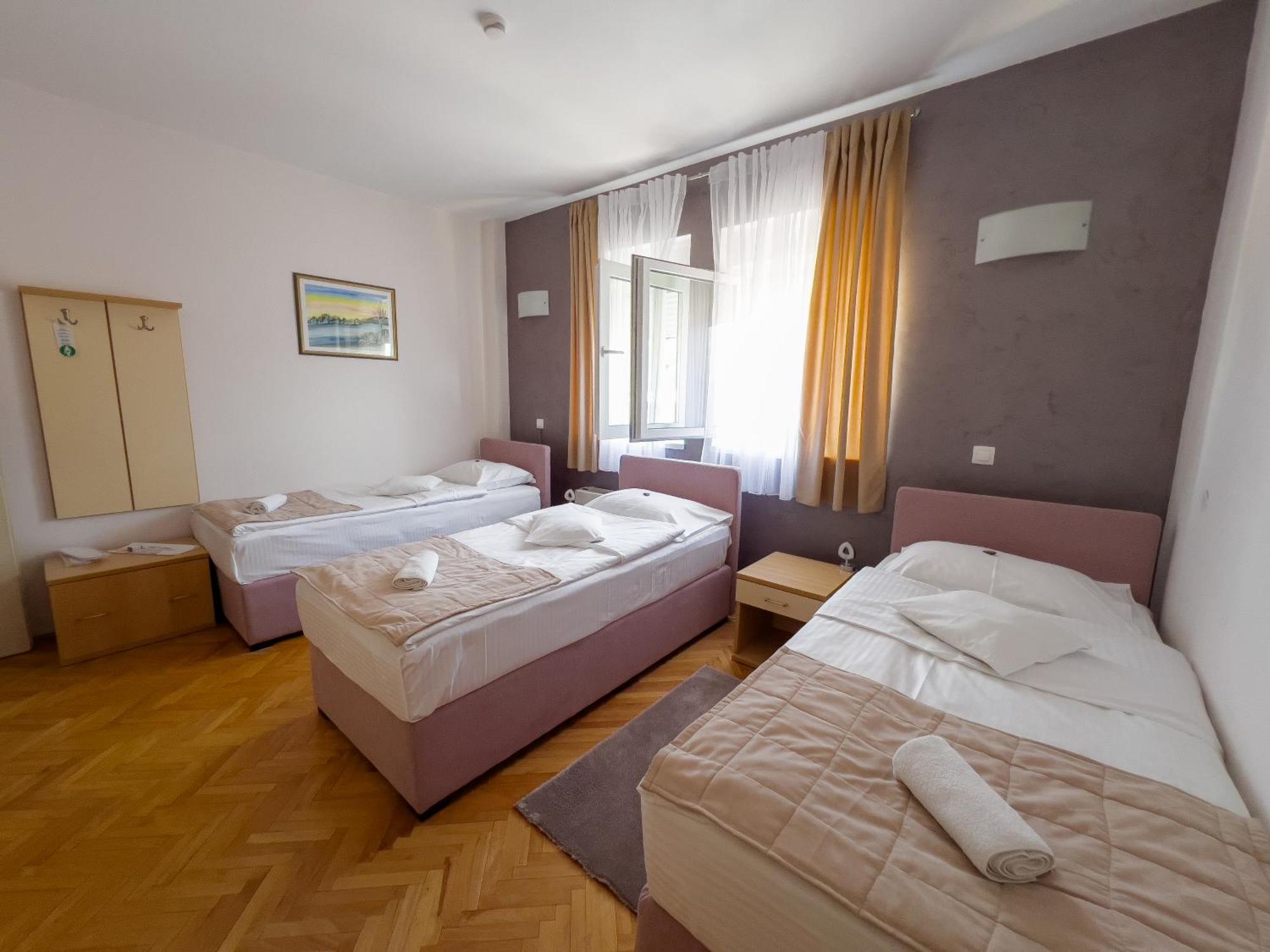 Bosanski Novi Motel New Sanatron מראה חיצוני תמונה