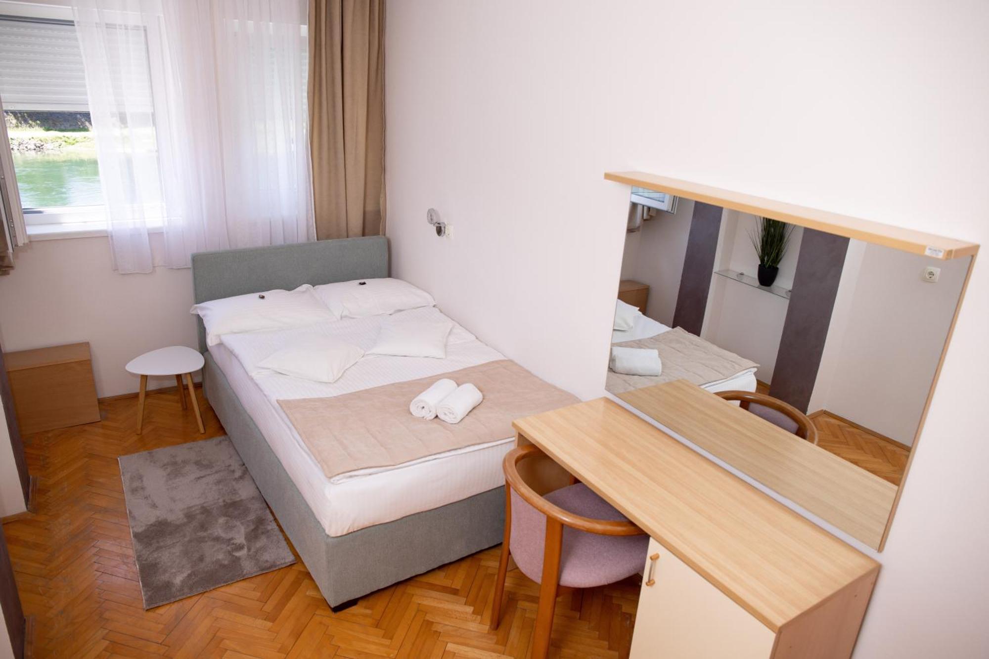 Bosanski Novi Motel New Sanatron מראה חיצוני תמונה