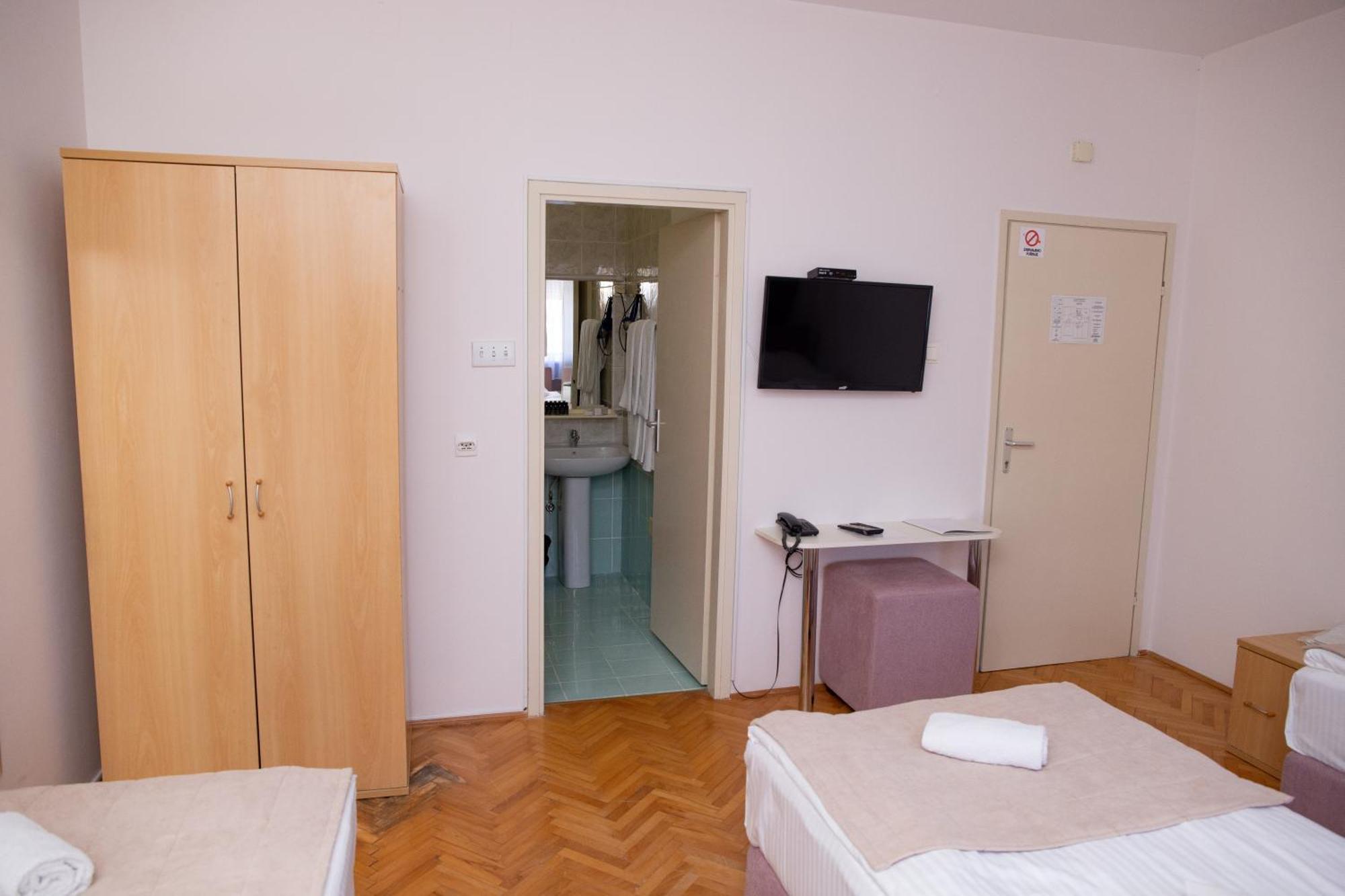 Bosanski Novi Motel New Sanatron מראה חיצוני תמונה