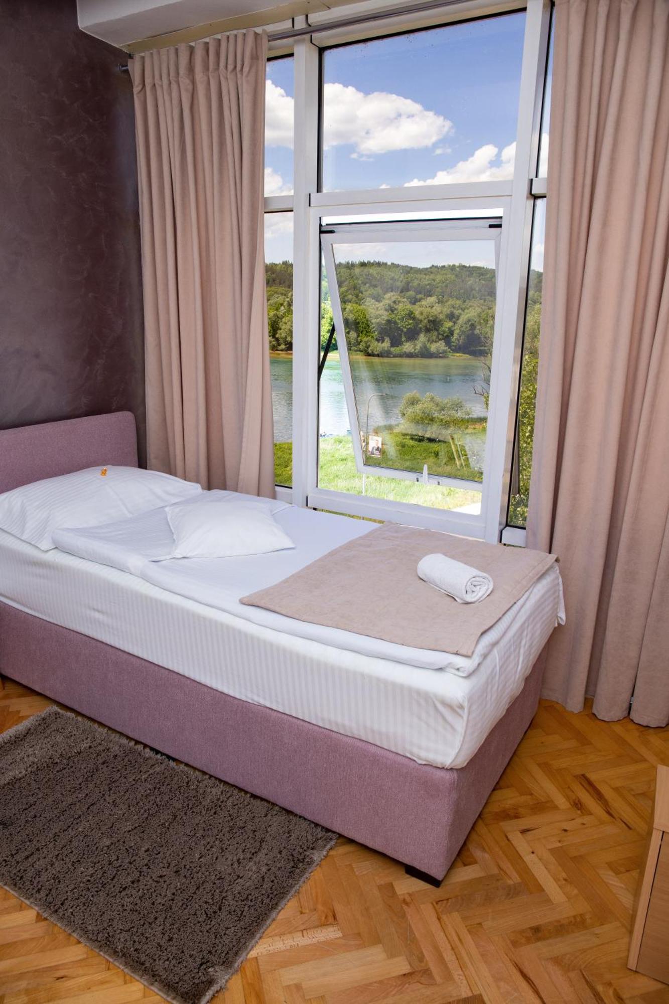 Bosanski Novi Motel New Sanatron מראה חיצוני תמונה