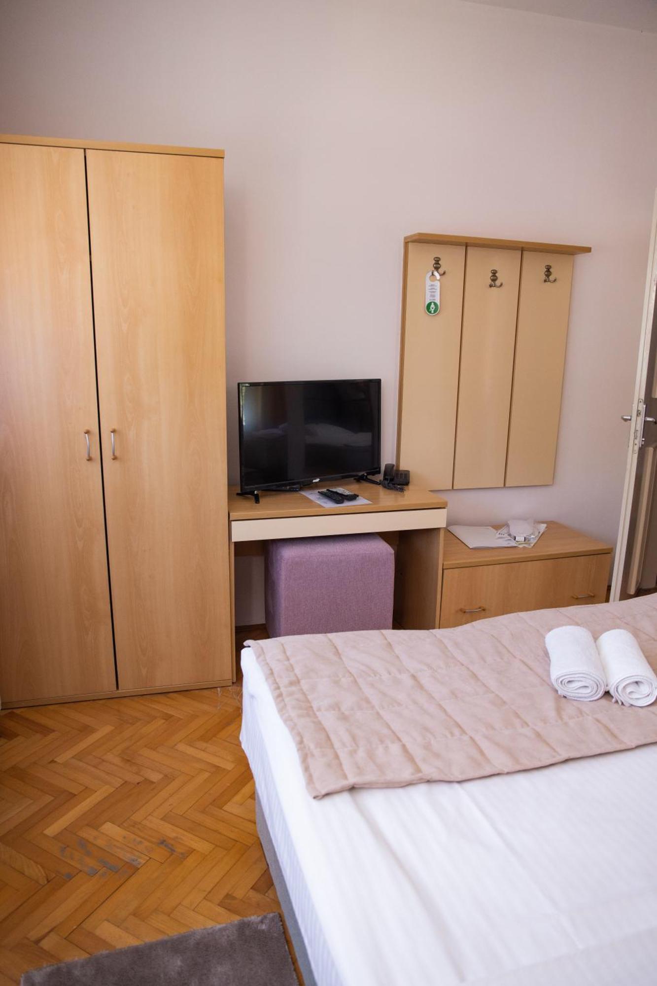 Bosanski Novi Motel New Sanatron מראה חיצוני תמונה