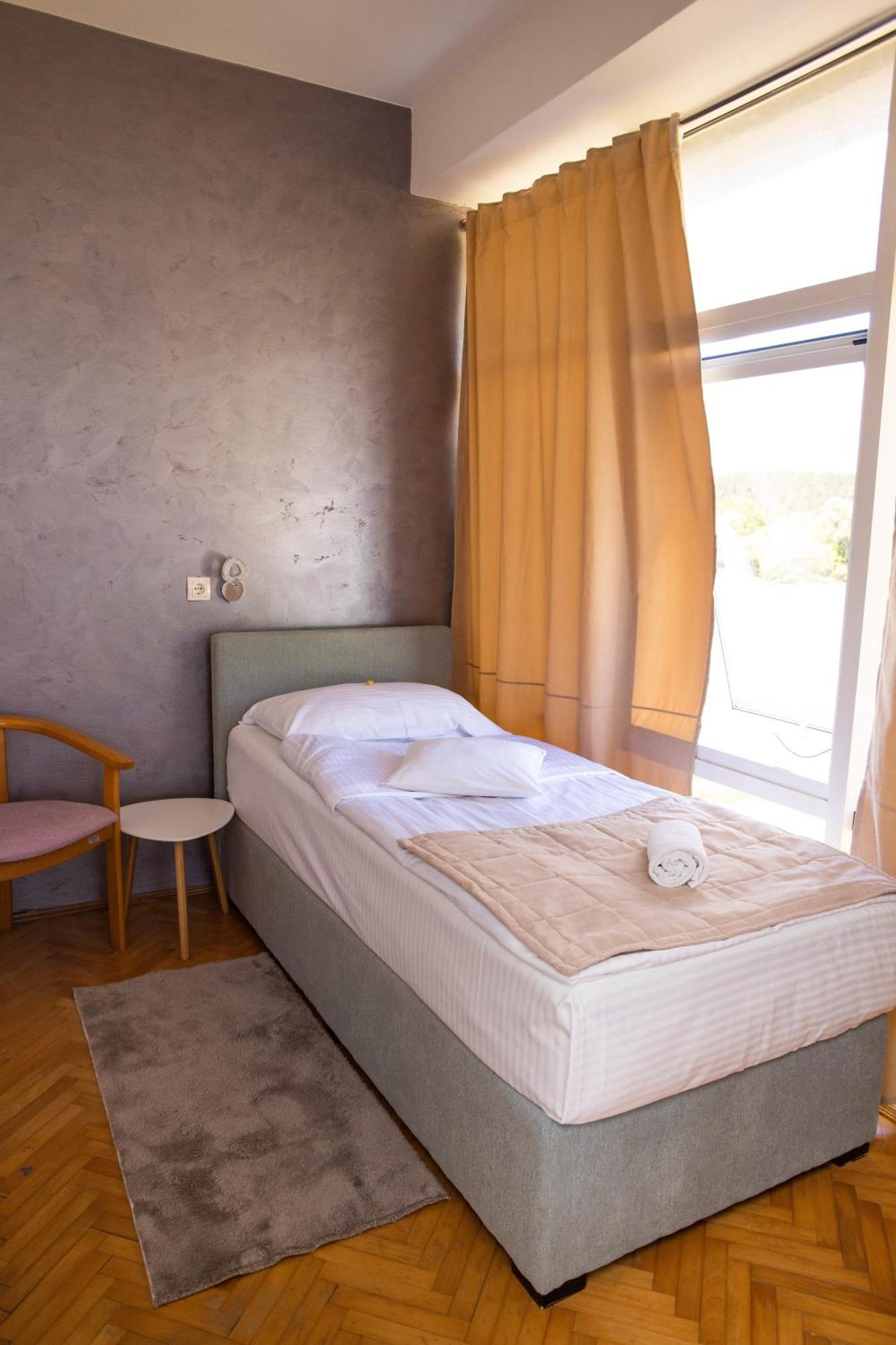 Bosanski Novi Motel New Sanatron מראה חיצוני תמונה