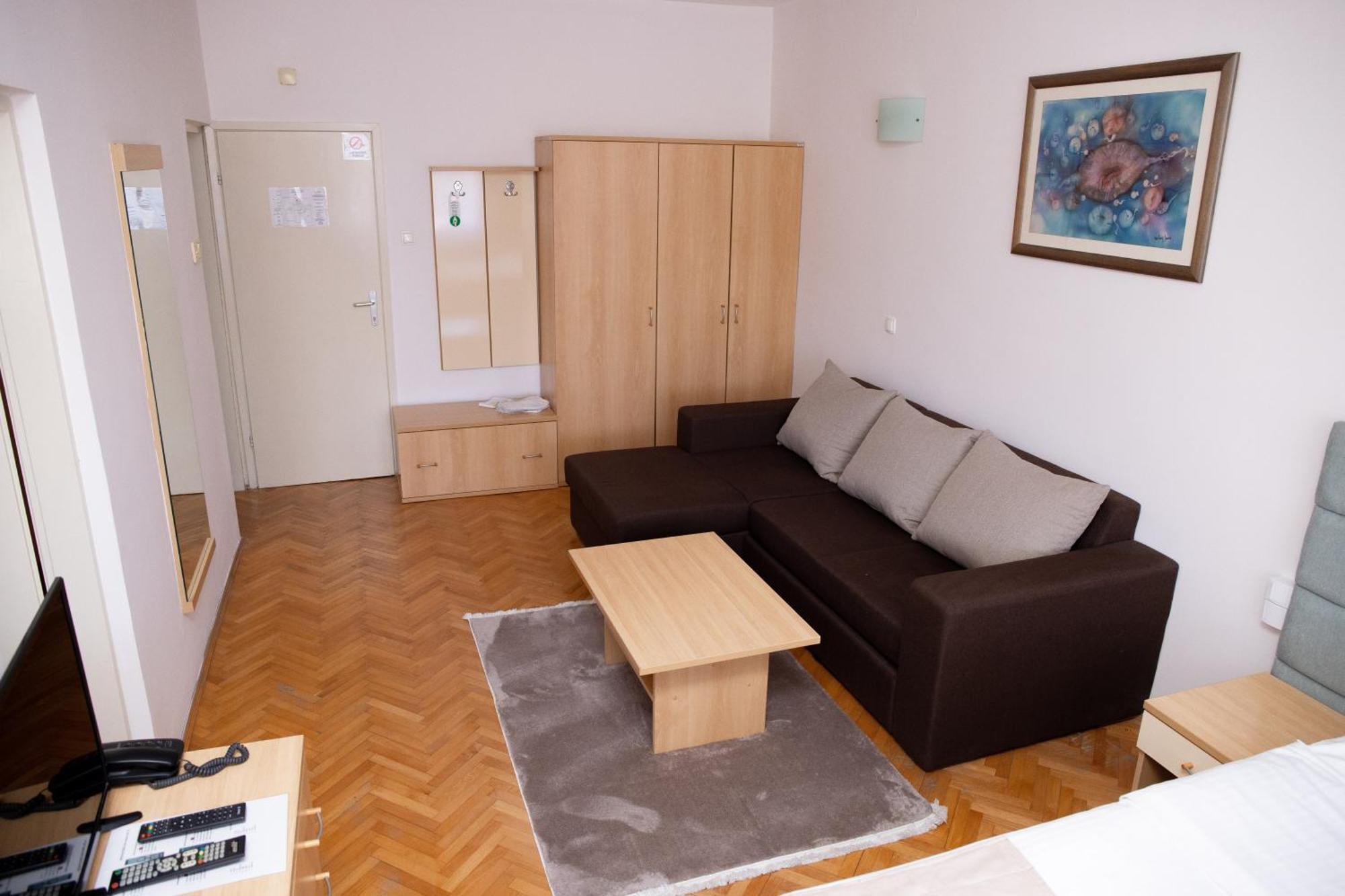 Bosanski Novi Motel New Sanatron מראה חיצוני תמונה
