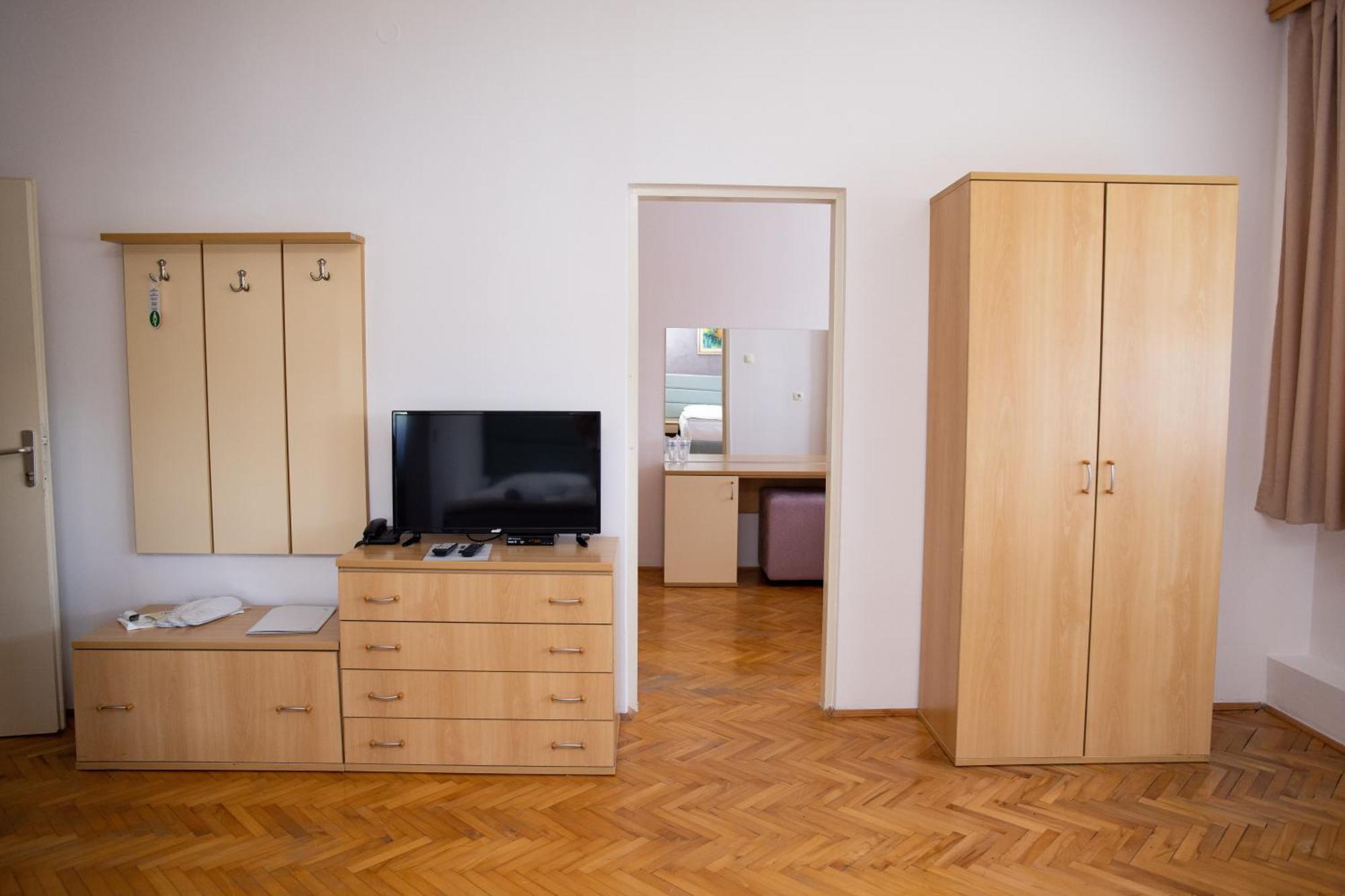 Bosanski Novi Motel New Sanatron מראה חיצוני תמונה