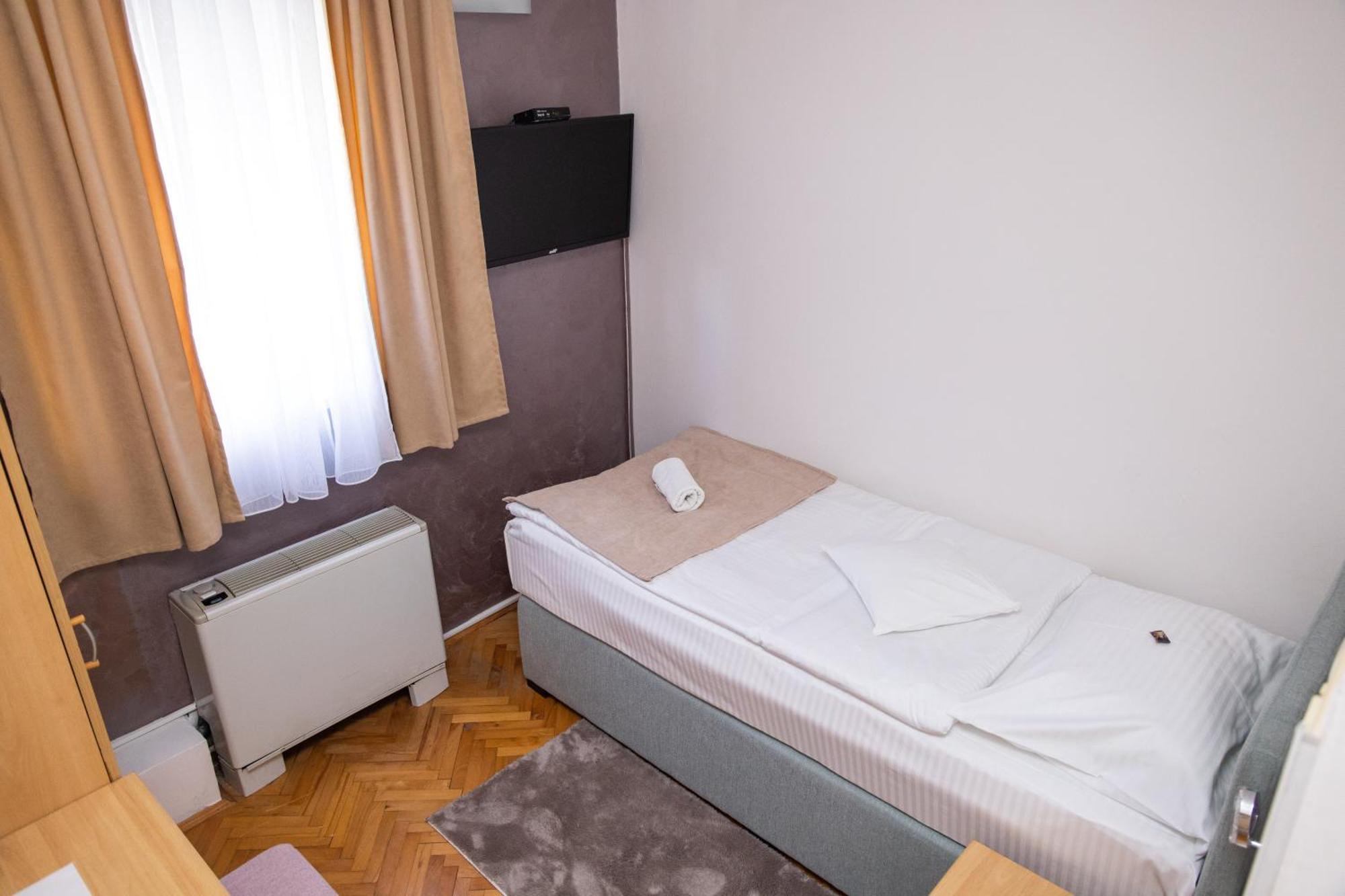 Bosanski Novi Motel New Sanatron מראה חיצוני תמונה