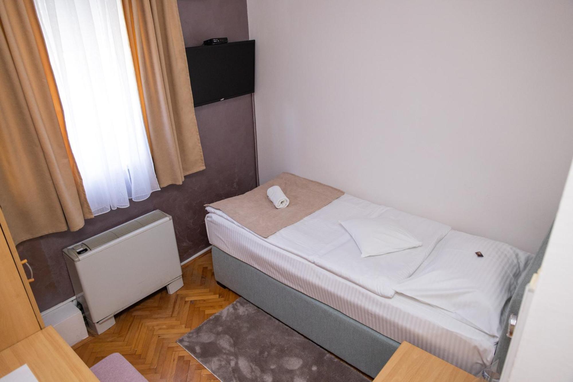 Bosanski Novi Motel New Sanatron מראה חיצוני תמונה